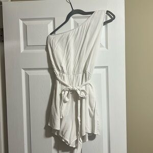 One shoulder strap romper